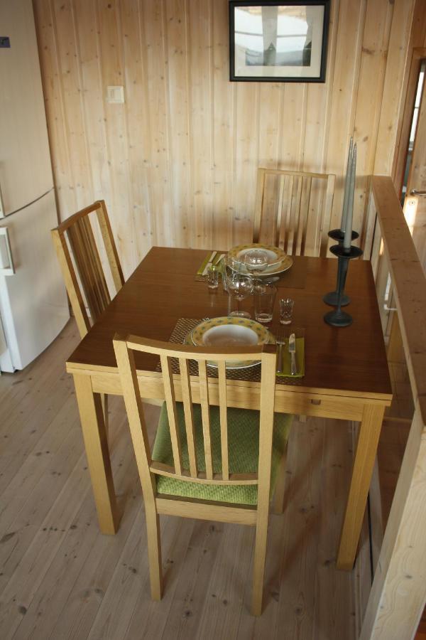 Frugga Feriehus Og Leilighet Straumsjoen Exterior photo